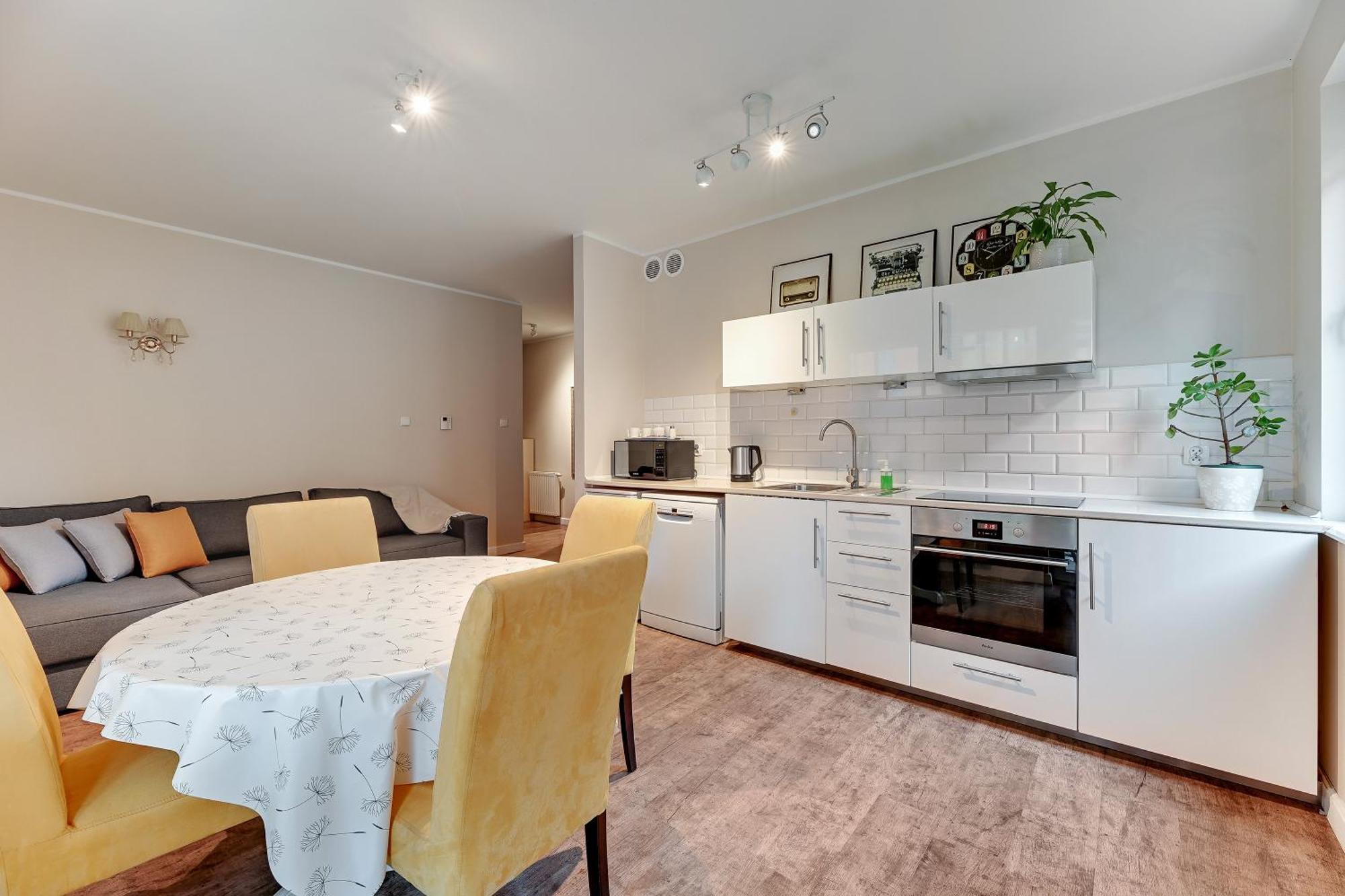 Luciano Old Town - City Center & Parking Apartment